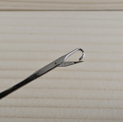 Crochet récupérateur de maille long